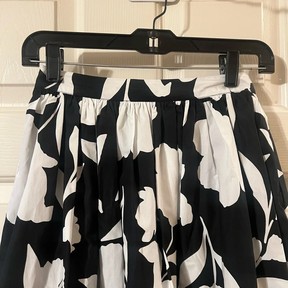 NWOT Kate Spade New York x Target Classic Black/White Rose Volume Midi Skirt XXS - Picture 2 of 6